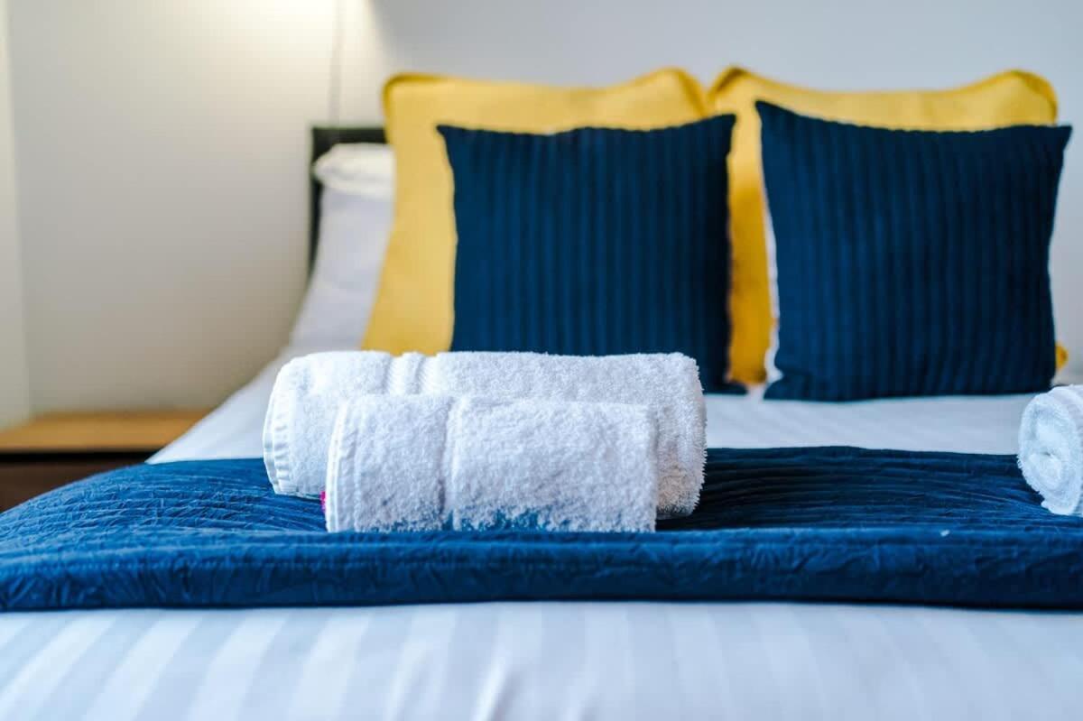 Villa Barton House - Sleeping 10 à Manchester Extérieur photo
