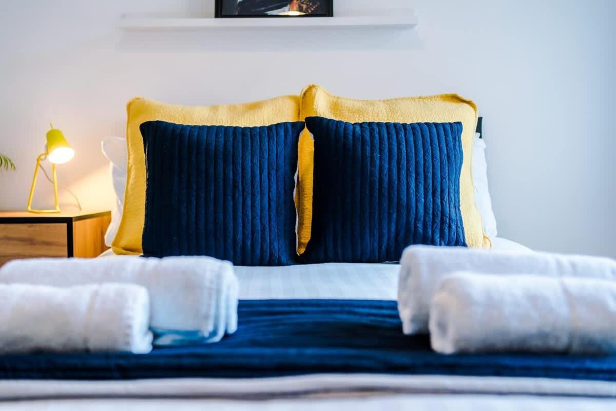 Villa Barton House - Sleeping 10 à Manchester Extérieur photo